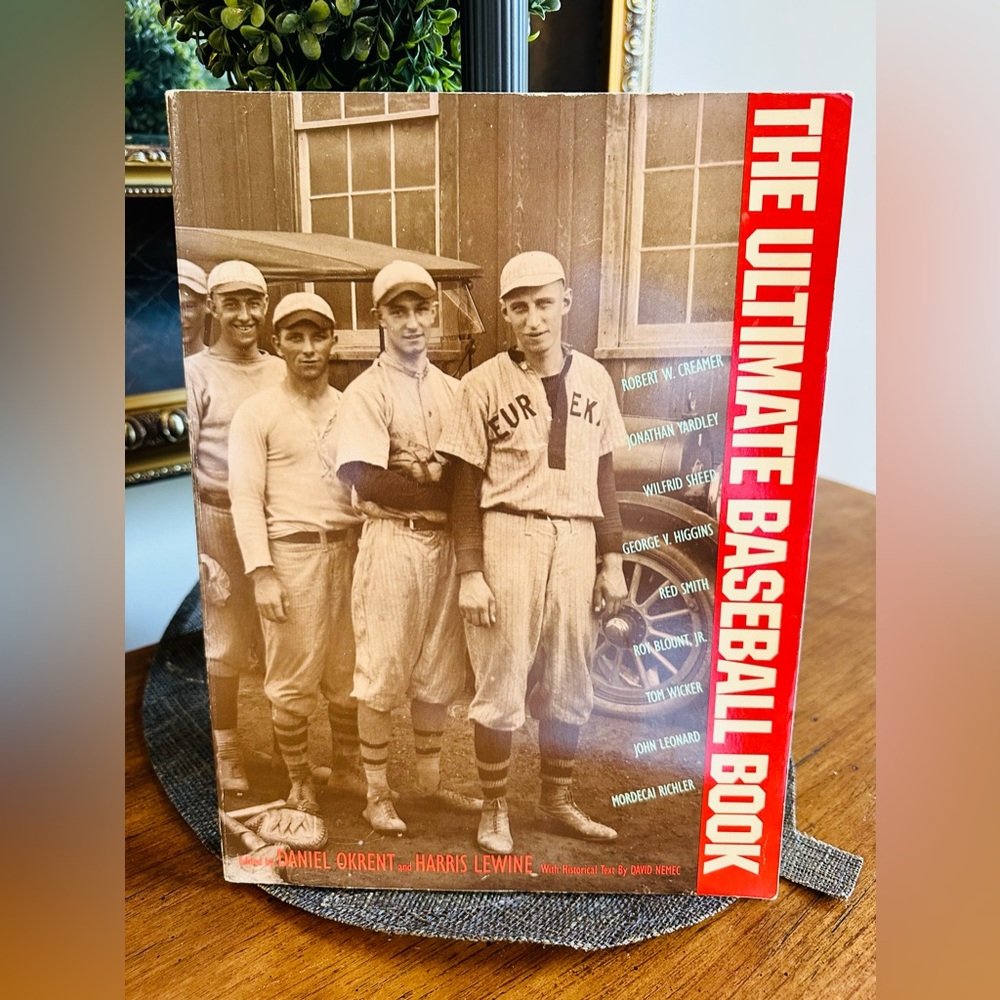 🛍️🛍️ THE ULTIMATE BASEBALL BOOK / SOFT COVER LARGE BOOK ⚾️📖